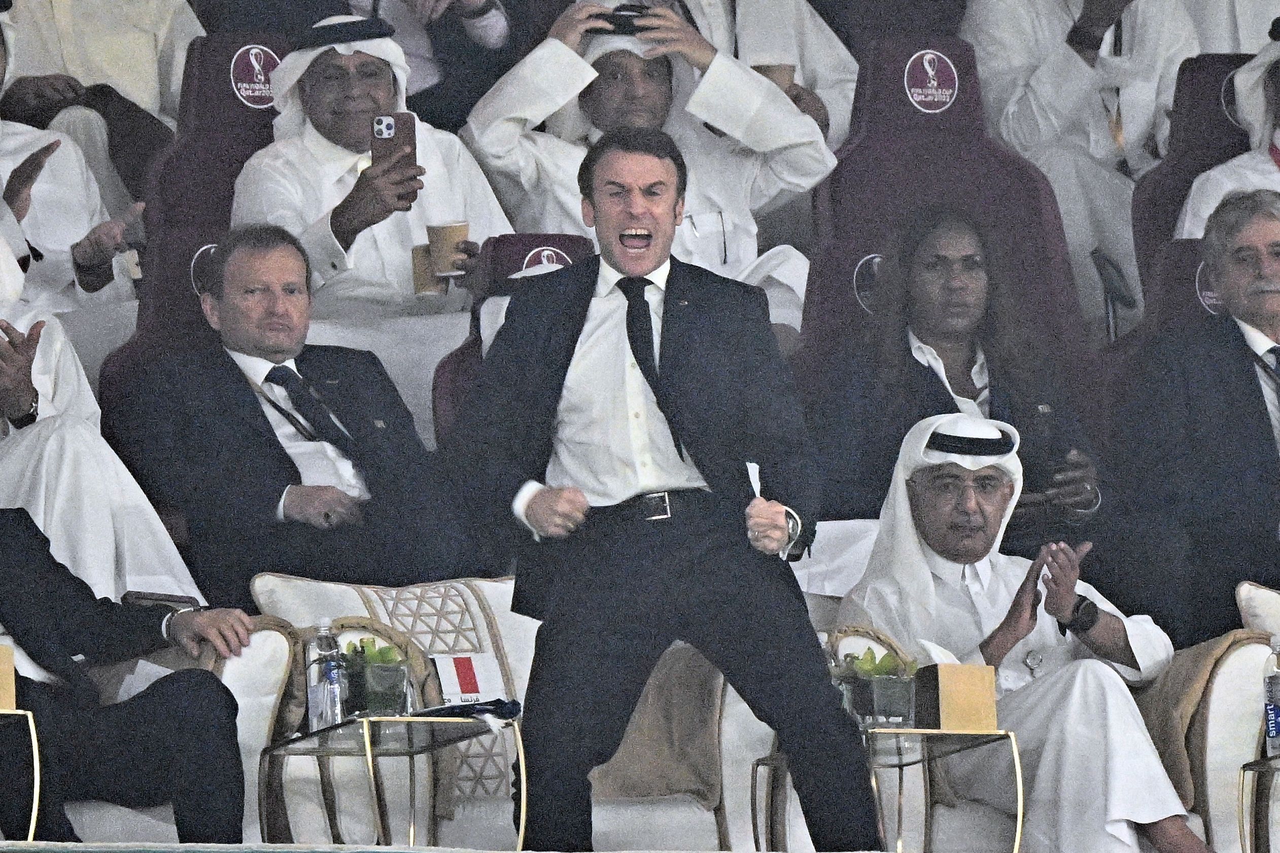 Cupa Mondială 2022. Macron îl consolează pe Mbappé și reacționează după înfrângere: „Les Bleus ne-au făcut să visăm”