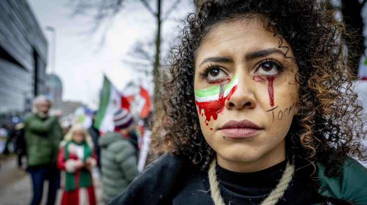 Afganistan: Talibanii interzic femeilor să lucreze pentru ONG-uri naționale și internaționale