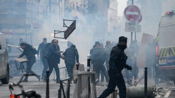 Bombardamentele rusești asupra orașului Herson au ucis cel puțin 10 persoane și au rănit alte 58