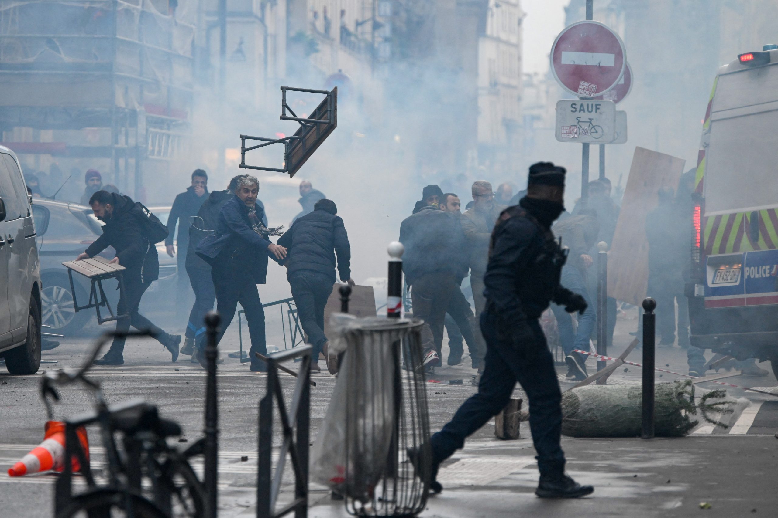 Bombardamentele rusești asupra orașului Herson au ucis cel puțin 10 persoane și au rănit alte 58