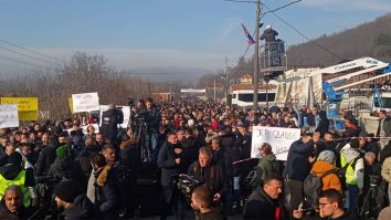 Tensiuni în Kosovo: SUA şi UE îndeamnă la o detensionare fără condiţii