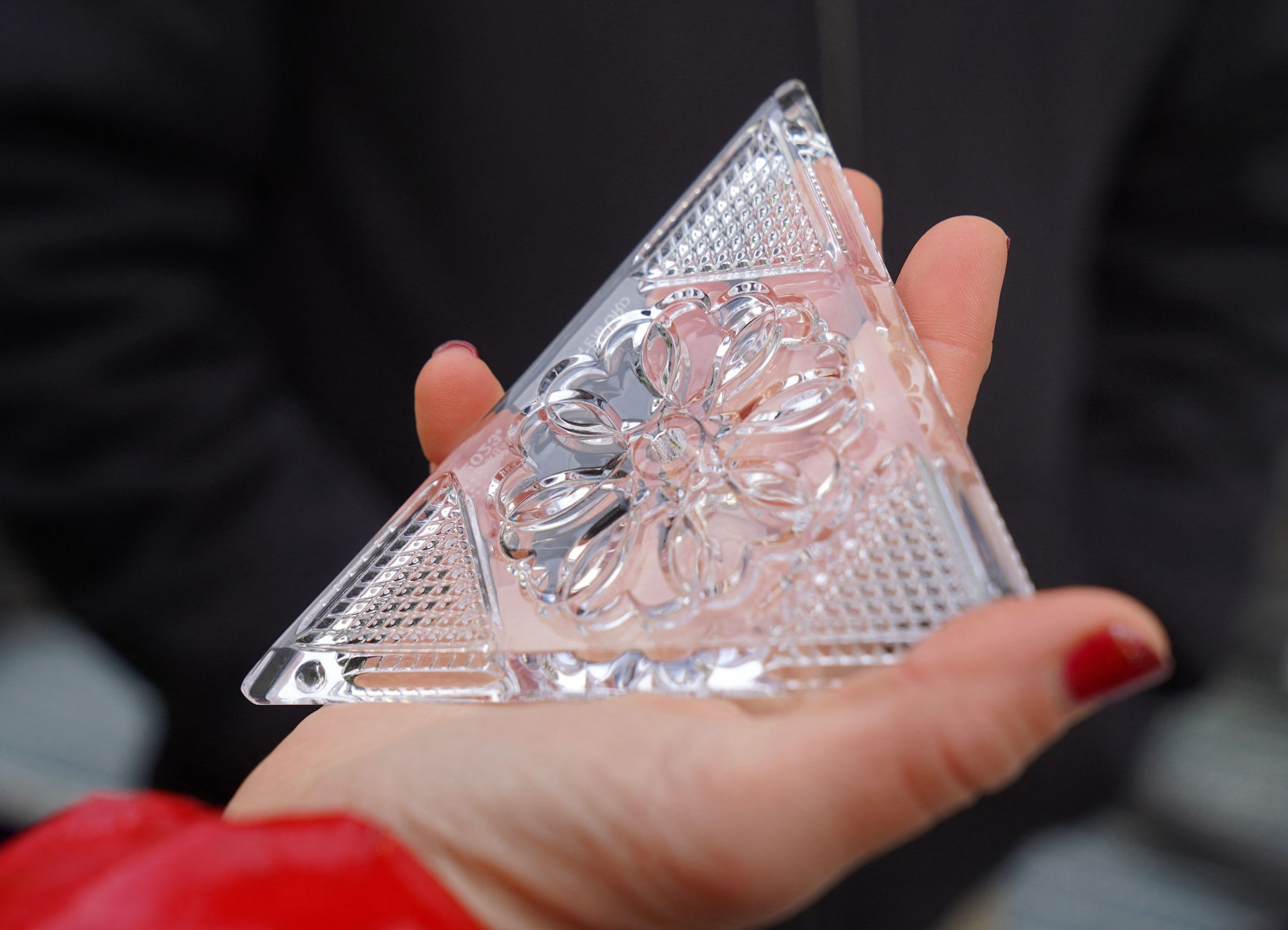 VIDEO. A fost instalat globul de cristal din Times Square, care va marca trecerea în 2023