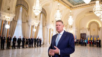 Klaus Iohannis a promulgat legea care stabileşte noul prag de preţ pentru impozitarea achiziţiilor de locuinţe