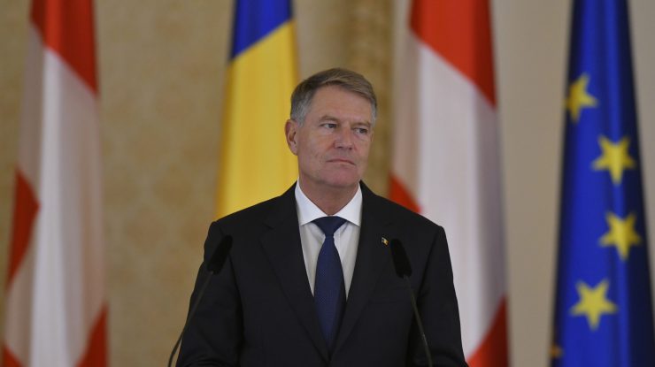 Klaus Iohannis a promulgat legea care plafonează la prețurile la energie electrică