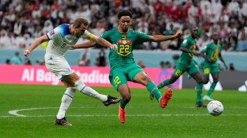 Anglia câștigă cu 3-0 în meciul cu Senegal și se califică în sferturile de finală cu Franța