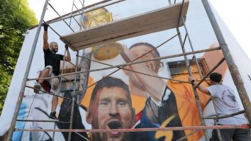 VIDEO. O pictură murală a lui Messi cu trofeul Cupei Mondiale a fost dezvelită la Buenos Aires