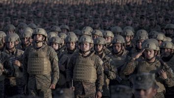 10.000 de militari au înconjurat un oraș din El Salvador. Trupele au misiunea de a aresta toţi membrii grupărilor interlope