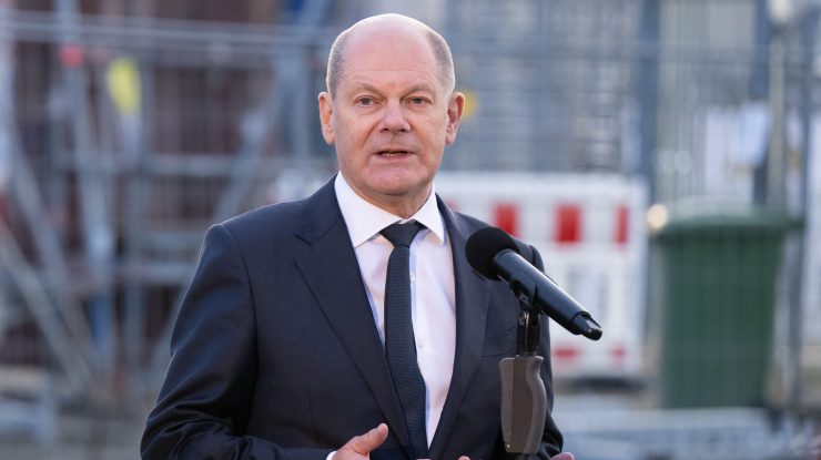 Cancelarul Olaf Scholz a inaugurat primul terminal de gaz lichefiat. Aceasta ar trebui să permită o tranziție de la gazul rusesc