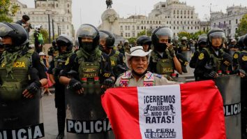 Peru declară stare de urgență și cere 18 luni de închisoare pentru Castillo