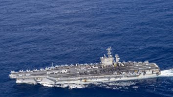 Singurul portavion al Rusiei a luat foc. Incendiul a fost rapid localizat şi stins
