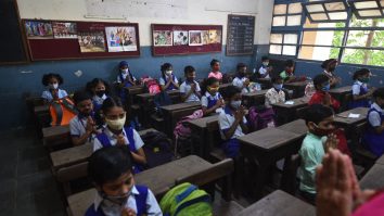 Marea Britanie: Școlile cer încetarea practicii „arhaice” a rugăciunii zilnice, după rezultatele recensământului