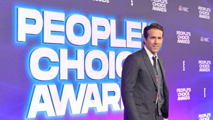 Ryan Reynolds i-a mulțumit soției sale, Blake Lively, și celor trei fete în timp ce a primit premiul Icon la People’s Choice Awards