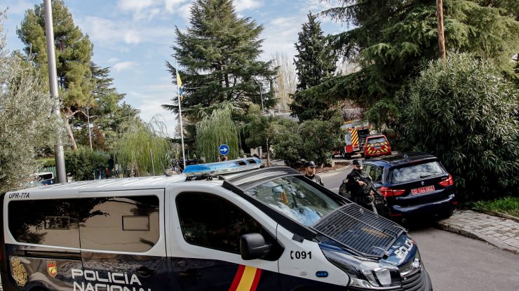 Un colet explozibil a ajuns și la Ambasada SUA de la Madrid. Ar fi o a șasea scrisoare-capcană înregistrată la instituții oficiale din Spania