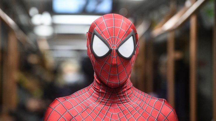 VIDEO. Prințul Harry s-a deghizat în Spider Man și a transmis un mesaj de Crăciun copiilor orfani