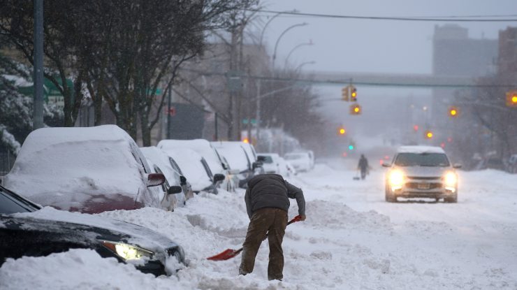 Furtuna de iarnă din SUA aduce avertismente pentru mai multe tornade