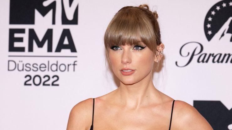 Taylor Swift își face debutul în regia de film. Artista va regiza în premieră un lungmetraj