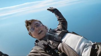 Tom Cruise sare dintr-un avion într-un emoționant mesaj de „mulțumire” pentru fani