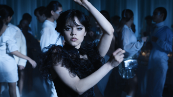 „Wednesday” se confruntă cu reacții negative din cauza scenei de dans a Jennei Ortega, care ar fi avut COVID