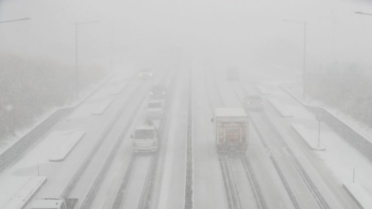 Furtuna „mortală” de zăpadă a lăsat fără curent electric 1,5 milioane de persoane în SUA și Canada