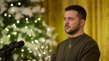 Zelenski a transmis un mesaj sfidător de Crăciun după loviturile rusești