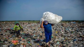 STUDIU. Contaminarea cu substanțele chimice toxice din plastic poate îmbolnăvi o familie timp de mai multe generații