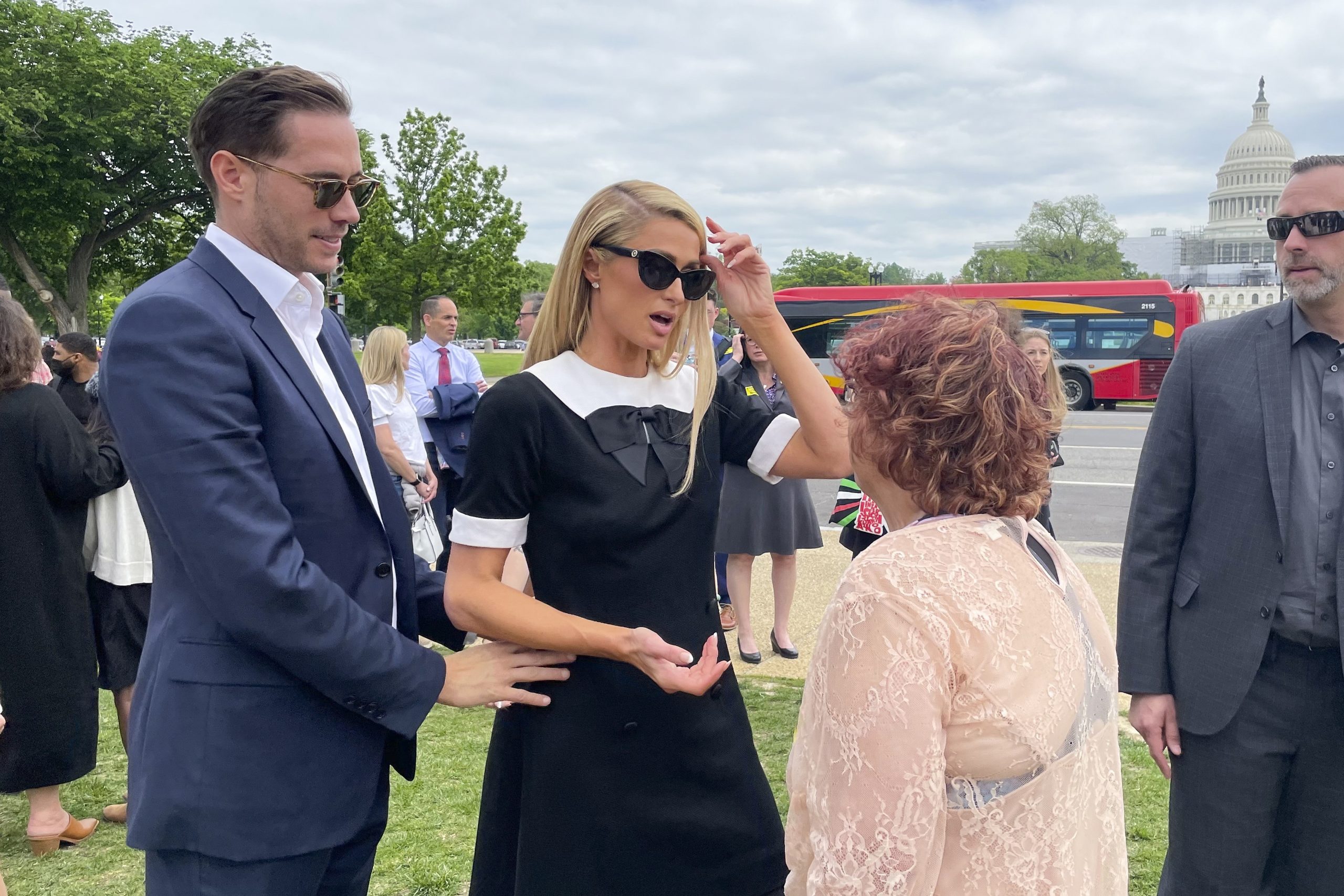 Soțul lui Paris Hilton are un copil secret pe care l-a văzut o singură dată