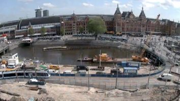 Amsterdam devine creativ cu mii de noi locuri de parcare subacvatică pentru biciclete