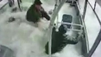 VIDEO. Motivul pentru care șoferul unui autobuz din Turcia a plonjat într-un lac