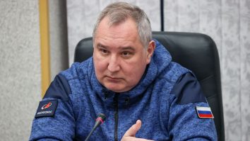 Fostul șef al agenției spațiale ruse, Dmitri Rogozin, îi trimite șrapnele lui Emmanuel Macron