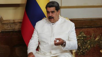 Președintele Venezuelei își exprimă sprijinul pentru armistițiul cu grupurile armate din Columbia