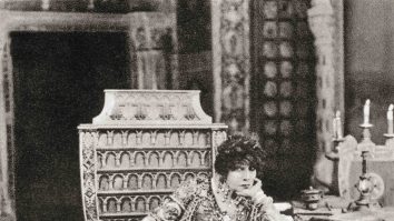 Teatru: expoziție, bal și cine de epocă cu ocazia centenarului morții lui Sarah Bernhardt