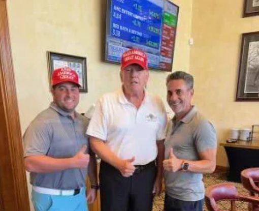 Trump s-a pozat cu şeful mafiei din Philadelphia. El insistă că nu știa cine era