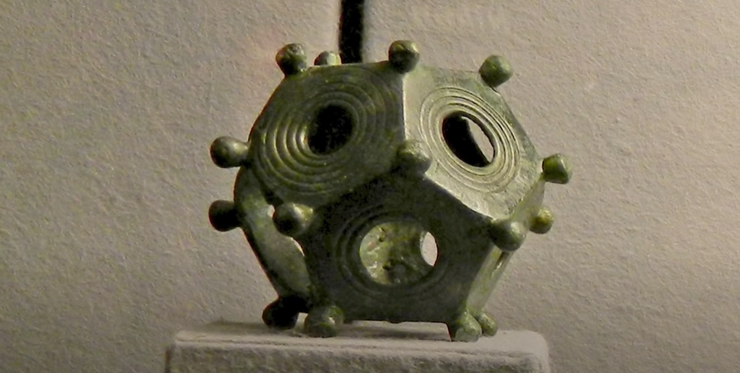 Un misterios obiect roman cu 12 fețe a fost descoperit în Belgia. El ar fi putut fi folosit pentru ritualuri magice