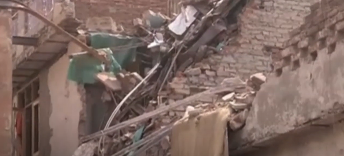 Cel puțin 10 morți, inclusiv copii, în urma prăbușirii unei clădiri de cinci etaje