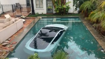 O Tesla a aterizat într-o piscină după ce șoferul a apăsat accelerația în loc de frână