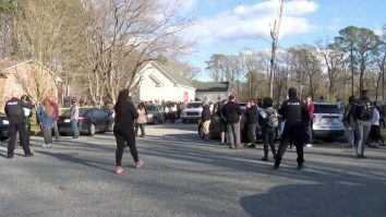 Un băiat de șase ani a împușcat o profesoară în timpul unei altercații într-o sală de clasă