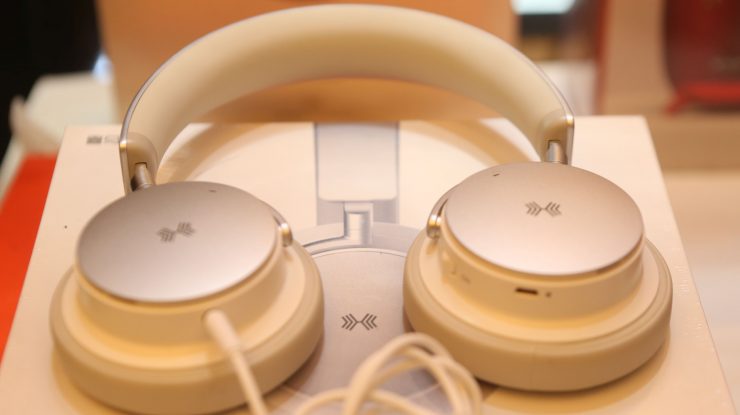 Apple a lansat o serie de cărți audio citite cu voce AI