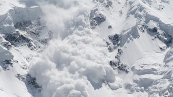 Atenţionare ANM pentru turişti: Risc mare de avalanșe în Munţii Bucegi