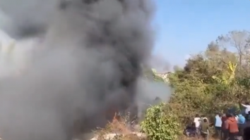 VIDEO. Un avion cu 72 de persoane la bord s-a prăbușit în Nepal. Cel puțin 67 de persoane au murit