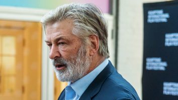 Alec Baldwin promite să lupte împotriva acuzației privind împușcăturile. Familia Halynei Hutchins spune că a arătat nepăsare față de viața umană
