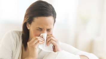 O cantitate prea mare din această bacterie în nas poate agrava simptomele de alergie