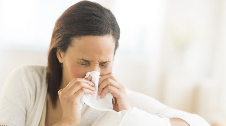 O cantitate prea mare din această bacterie în nas poate agrava simptomele de alergie