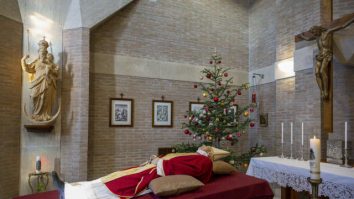 Fostul Papă Benedict al XVI-lea se află în stare de veci în Bazilica Sfântul Petru înainte de înmormântare