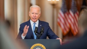 Joe Biden a marcat cea de-a doua aniversare a atacului de la Capitoliul SUA printr-o ceremonie de premiere a „eroilor”