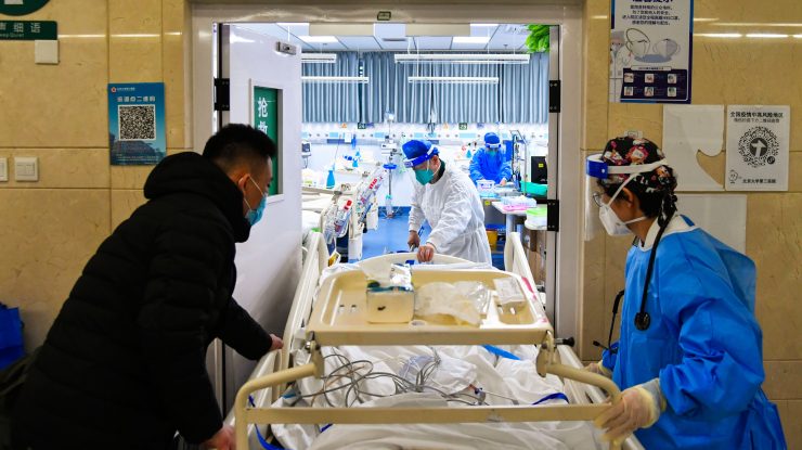 China suspendă conturile de social media ale persoanelor care critică politicile adoptate de guvern contra COVID-19