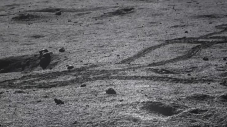 Roverul chinez Yutu 2 a transmis noi imagini de pe partea îndepărtată a Lunii înainte de Anul Nou Chinezesc