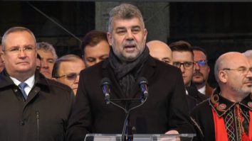 Ciucă şi Ciolacu au fost huiduiţi la Iași de către susţinătorii AUR