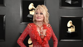 Dolly Parton spune că speră ca Lisa Marie Presley să fie „fericită” în rai alături de tatăl Elvis
