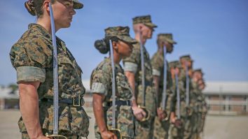 Un nou studiu explorează legătura dintre simptomele depresiei, tulburările de alimentație și disfuncțiile sexuale la femeile militare