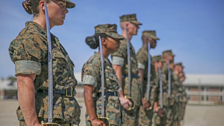 Un nou studiu explorează legătura dintre simptomele depresiei, tulburările de alimentație și disfuncțiile sexuale la femeile militare
